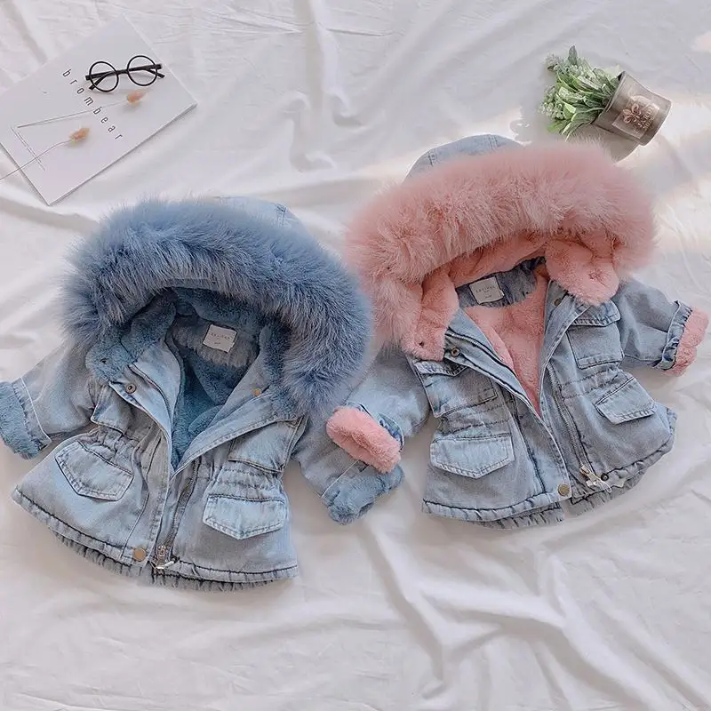 Jaket besar Denim kerah bulu bayi perempuan, mantel bulu musim dingin anak perempuan, pakaian luar tudung hangat 2023