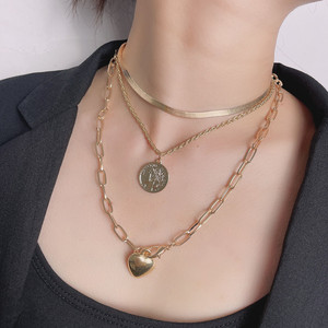 Collar de Tres Capas con Colgante de Corazón en Aleación de Zinc Dorado, Estilo Vintage, Joyería para Mujer - Product Image 2