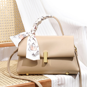 Sacs à main en cuir PU pour femmes, sacs à bandoulière de luxe de créateur avec foulard, vente en gros - Product Image 2