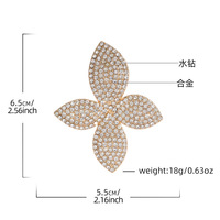Broche de trèfle à quatre feuilles haut de gamme de luxe broche de feuille de diamant sophistiquée pour Corsage des femmes accessoire polyvalent pour cadeau de fête
