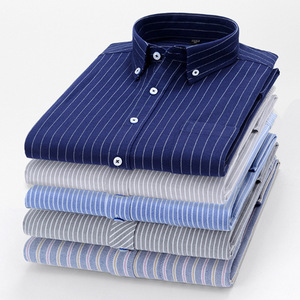 Nouvelle <span class=keywords><strong>chemise</strong></span> décontractée à manches longues rayée pour <span class=keywords><strong>homme</strong></span>, style coréen, col rabattu perlé, en tissu <span class=keywords><strong>Oxford</strong></span> 100 % coton, infroissable, collection Printemps 2026 - Product Image 1