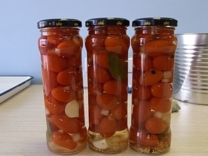 Vente <span class=keywords><strong>en</strong></span> gros de tomates cerises de haute qualité Tomates <span class=keywords><strong>en</strong></span> <span class=keywords><strong>conserve</strong></span>, marinées et <span class=keywords><strong>en</strong></span> <span class=keywords><strong>conserve</strong></span> 720ml - Product Image 3