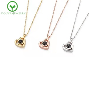 Nueva tendencia moda minimalista amor corazón fotografía colgante coleccionando recuerdos personalizados foto proyección collares para hombre mujer - Product Image 2