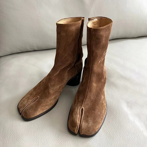 Botines de tacón alto con punta dividida estilo occidental, talla grande 35-42, tacón grueso, zapatos de mujer a la moda, color tostado. - Product Image 3