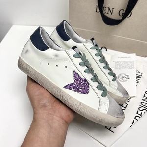 Zapatillas Blancas de Cuero Estilo 2026 - Zapatos Planos Casuales para Mujer, Zapatos con Efecto Desgastado para Hombre, Zapatos con Forma de Estrella, Zapatos para Pareja - Product Image 5