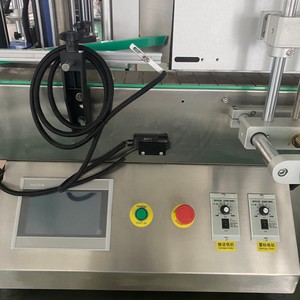 Machine d'étiquetage semi-automatique pour bouteilles de vin rondes, machine d'emballage pour bouteilles de bière, machine d'étiquetage pour bouteilles en PET et canettes - Product Image 3