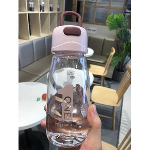 Botella de agua portátil de 500 ml, libre de BPA, con asa incorporada, para estudiantes, senderismo, regreso a clases, diseño minimalista, de plástico. - Product Image 4