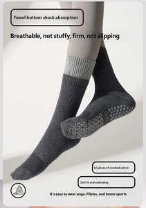 Chaussettes de sport pour femme, mi-mollet, antidérapantes, avec grip en silicone sur toute la semelle, pour Pilates et Yoga, absorbantes et respirantes, en coton - Product Image 2