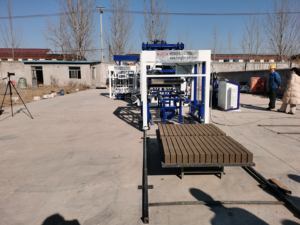 เครื่องทำบล็อกโคลัมเบีย รุ่น QT10-15 เครื่องขึ้นรูปบล็อกแบบสั่นสะเทือน สำหรับบล็อกปูพื้น อิฐเถ้าลอย และบล็อกคอนกรีต พร้อมพาเลท - Product Image 4