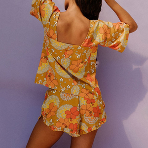 Summer Hawaiian print square neck tie-up top and ruffled shorts women's set custom rayon casual women's set - Product Image 3