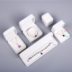 Venta <span class=keywords><strong>al</strong></span> <span class=keywords><strong>por</strong></span> <span class=keywords><strong>mayor</strong></span> <span class=keywords><strong>por</strong></span> encargo brazalete terciopelo joyería caja de regalo <span class=keywords><strong>para</strong></span> collar anillo joyería embalaje - Product Image 1