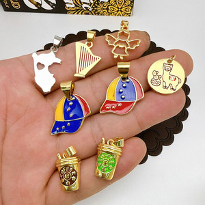 JS2091 Colgante de esmalte para gorra de béisbol con bandera de Venezuela y arpa, colgante patriótico chapado en oro con taza de café, alpaca y llama sudamericanas - Product Image 1