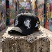 Gorra de béisbol de 5 paneles de algodón y gamuza personalizada al por mayor con estampado de cabra, pintura en aerosol, pedrería y hebilla ajustable de doble fila