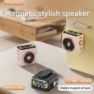 Réveil FM de voyage miniature rétro P6 avec haut-parleurs sans fil 5W, clip magnétique et écran d'affichage de la lune - Product Image 2