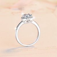 Bague de fiançailles de haute qualité de la marque Camikala en argent 925 avec halo de moissanite taille princesse et sertissage carré incrusté de diamants