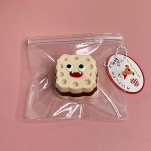 ของเล่นบิสกิตมอนสเตอร์บีบได้ ขนาด 5 ซม. ดีไซน์เหมือนจริง สร้างสรรค์ ให้ความรู้สึกเหมือนดินน้ำมันครีม ของขวัญคลายเครียดสำหรับเด็กและผู้ใหญ่ เพื่อความรู้สึกมีความสุข - Product Image 3