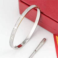 Nouveau Bracelet de Luxe 2026 en Acier Inoxydable Plaqué Style Designer avec Motif Vis