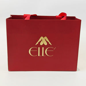 Sacs en papier rouge écologiques personnalisés en gros avec poignées, sacs cadeaux en kraft personnalisés, papier couché avec logo imprimé - Product Image 1