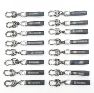 Logo personnalisé en cuir de marque en alliage de zinc pour toyota bmw audi Kia hyundai Carkey porte-clés fermoirs cintres - Product Image 1