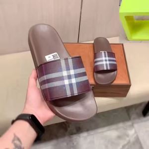 Vente directe d'usine de pantoufles pour hommes de haute qualité. Chaussons pour femmes. - Product Image 5