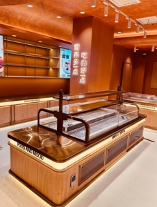 Vitrine ou comptoir de présentation pour pain, pâtisserie et gâteaux avec éclairage, en fer et bois combinés, pour centre commercial et boulangerie - Product Image 6