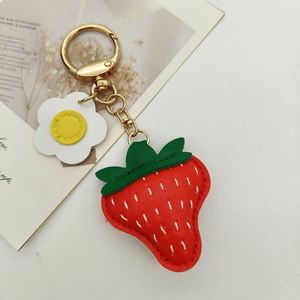 Porte-clés en cuir PU fraise 2025, design créatif en forme de fruit, idéal pour breloque de sac femme, porte-clés en cuir de haute qualité, vente en gros - Product Image 1
