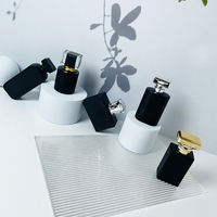 Vente flash - Flacon de parfum en verre transparent rectangulaire noir personnalisé de luxe 30 ml 50 ml 100 ml avec tête de pulvérisation