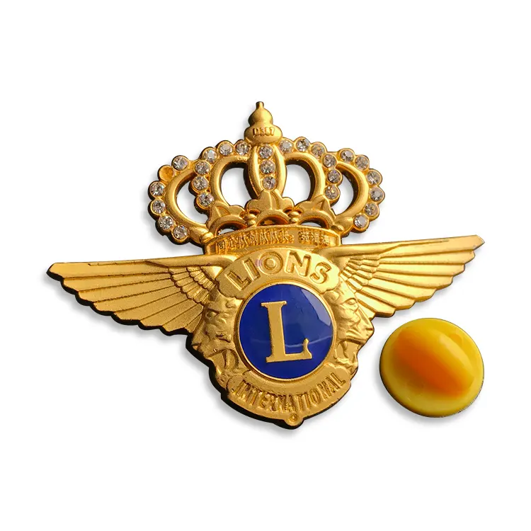 Corona Distintivo pulsante Personalizzato con le ali Pin Spilla in metallo distintivo commemorativo lotto personalizzato