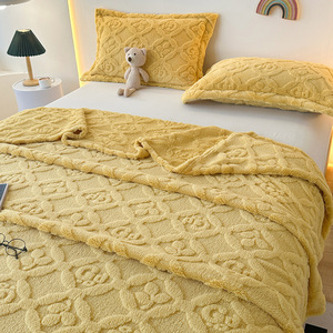 Venta al por mayor moderna 100% poliéster Jacquard Festival patrón manta acogedora y ligera funda de lana para sofá - Product Image 1