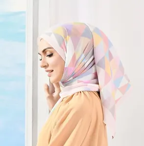 Drucken Sie Chiffon Schal für Malaysia Frauen Blumen Chiffon Tudung Borong Frauen Schal Hijab Accessoires