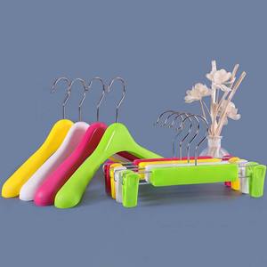 DS5651 <span class=keywords><strong>Porte</strong></span>-manteau à épaules larges et antidérapantes Cintres pour pantalons et jupes avec clips Cintres pour enfants Cintres pour enfants en plastique - Product Image 1