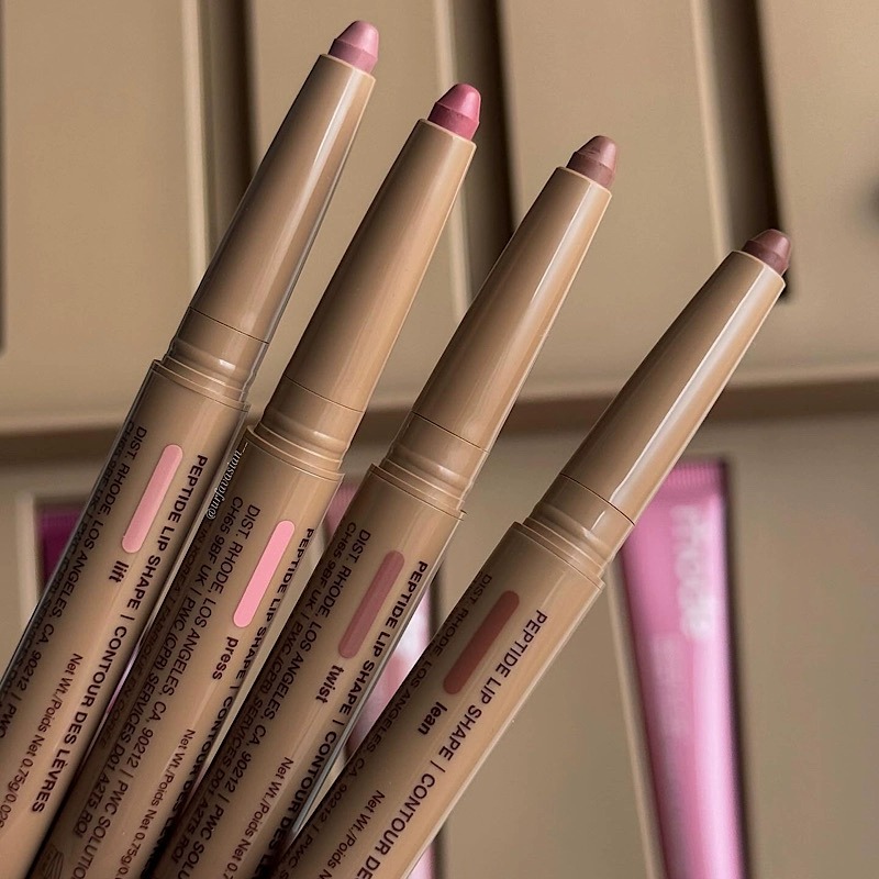 リップライナー RHODE PEPTIDE LIP SHAPE + RHODE MIRROR Rhode peptide lip shape combines soft-focus color and high