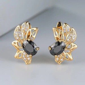 Orecchini a lobo E2626 con fiore dorato e zircone ovale incastonato a griffe per donna, gioielli romantici da festa - Product Image 3