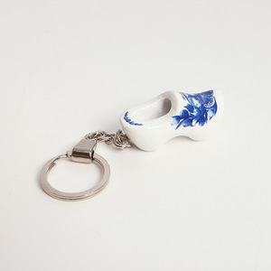 Llavero de Zueco Holandés de Madera, Colorido y Pintado, Recuerdo de Holanda, Mini Llavero de Zapato de Madera para Regalo de Viaje, Decoración Diaria - Product Image 3