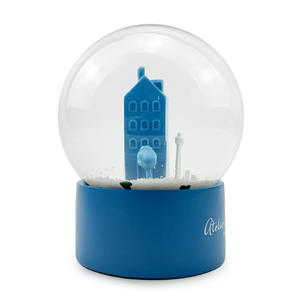 Esculpida a mano Francia París recuerdo agua globo cristal nieve bola resina Castillo nieve globo - Product Image 3
