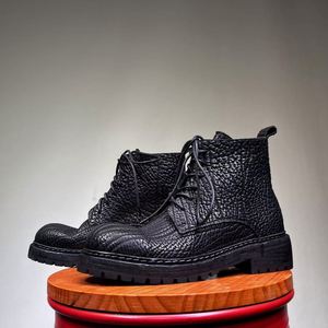 Bottes à lacets pour hommes en cuir de buffle faites à la main avec larges sangles, talons hauts, semelles épaisses, style sombre, chaussures tendance pour l'hiver et l'automne - Product Image 1