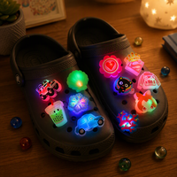 Nouveauté : Breloques lumineuses LED pour chaussures, boucles décoratives DIY pour sabots et chaussures à trous, idéales pour les fêtes et la personnalisation.
