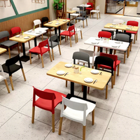 Ensemble de table et chaises de salle à manger pour restaurant commercial, style minimaliste moderne, durable, chaises empilables en plastique, table en bois, 2 places