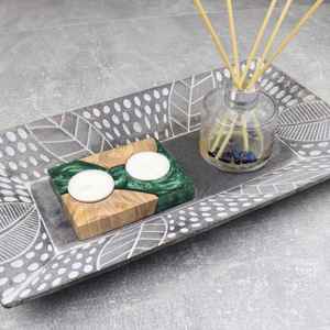 Porte-bougie en résine et en bois, fabriqué à la main avec précision en utilisant du bois massif et de la résine, design artistique unique, durable et parfait - Product Image 5