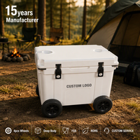 Glacière isotherme moderne personnalisée de 55 litres à quatre roues en PE blanc pour canettes et aliments, maintien du froid pendant 5 jours