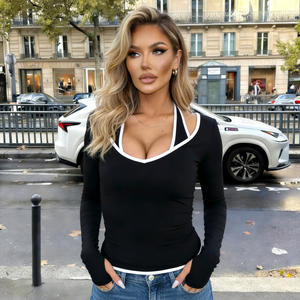 Camiseta de manga larga con cuello halter y contraste en blanco y negro para mujer, ajustada, sexy, top básico - Product Image 1