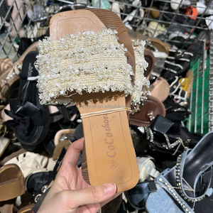 S15 Zapatos <span class=keywords><strong>de</strong></span> moda <span class=keywords><strong>de</strong></span> segunda mano para mujer, sandalias y zapatos <span class=keywords><strong>de</strong></span> tacón <span class=keywords><strong>de</strong></span> marca <span class=keywords><strong>de</strong></span> estilo mixto, en fardos, venta directa <span class=keywords><strong>de</strong></span> fábrica, gran éxito <span class=keywords><strong>de</strong></span> ventas - Product Image 3