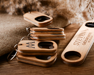 شحن مجاني لحزمة من 50 قطعة من فتاحات زجاجات البيرة الخشبية مع سلسلة مفاتيح، مزيج من الخشب والمعدن لفتحات الزجاجات، مناسبة للنقش بالليزر - Product Image 3