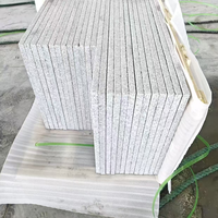 Pierre de granit naturelle blanche et grise PerfectStone pour revêtement mural extérieur, pavage de sol extérieur et façade de bâtiment