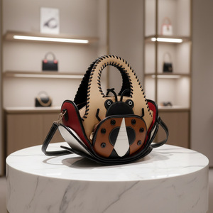Borsa di Lusso a Forma di Coccinella, Design Creativo 3D, Borsetta da Donna con Manico Superiore e Tracolla - Product Image 4