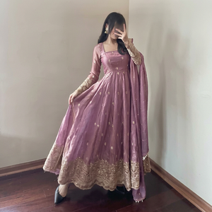 Ensemble Anarkali en soie rose avec dupatta, tenue traditionnelle indienne et pakistanaise pour femme, longueur ras du sol, pour mariage, coupe ample et extensible - Product Image 1