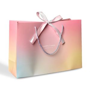 Bolsas de Regalo Ecológicas de Papel Kraft para Bolsos y Cosméticos con Diseño de Cinta Clásica de Lujo - Product Image 1