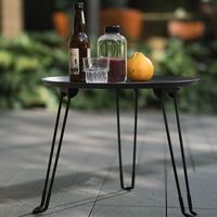 Table pliante en métal noir avec plateau perforé, portable, compacte, ronde, pour l'extérieur, patio, café, table d'appoint, table à manger