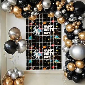 Cortina Decorativa de Cumpleaños con Diseño de Cuadrados Españoles de 1x2 Metros, Fondo Degradado con Borlas para Decoración de Fiestas y Navidad - Product Image 4