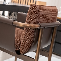 Chaise de salle à manger moderne et élégante en cuir avec pieds en bois massif Tabouret confortable en acier et métal pour bar et bureau à domicile en matériau PC